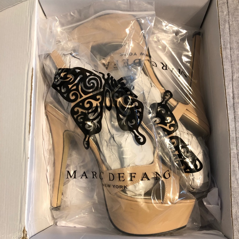 NWT Marc Defang Nude Platform Heel